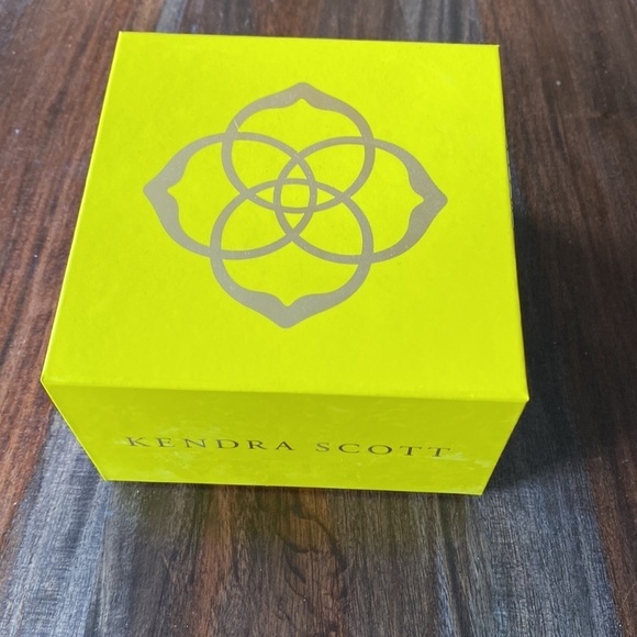 Kendra Scott Lariat Necklace - Picture 5 of 5